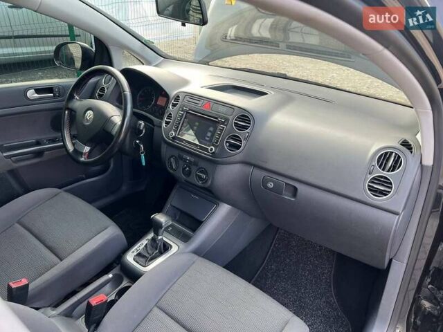 Черный Фольксваген Гольф Плюс, объемом двигателя 1.6 л и пробегом 269 тыс. км за 5950 $, фото 42 на Automoto.ua