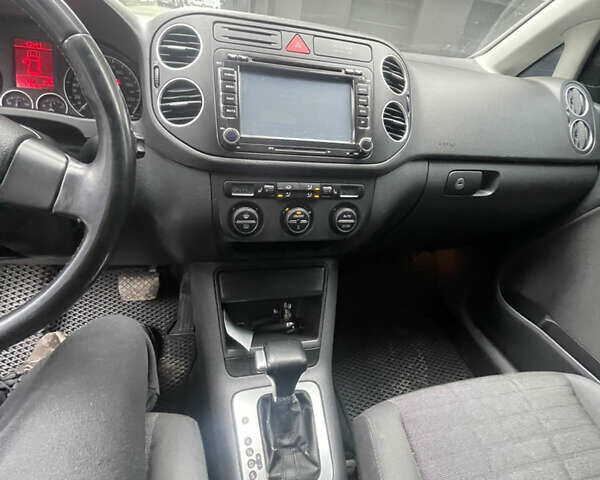 Черный Фольксваген Гольф Плюс, объемом двигателя 2 л и пробегом 267 тыс. км за 7800 $, фото 18 на Automoto.ua