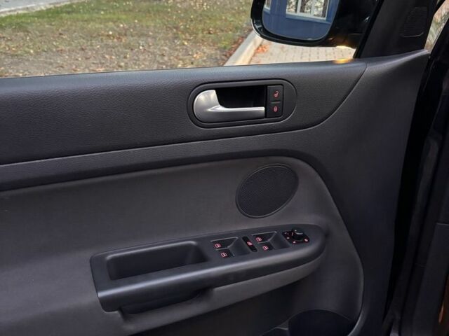 Черный Фольксваген Гольф Плюс, объемом двигателя 1.6 л и пробегом 71 тыс. км за 7499 $, фото 13 на Automoto.ua