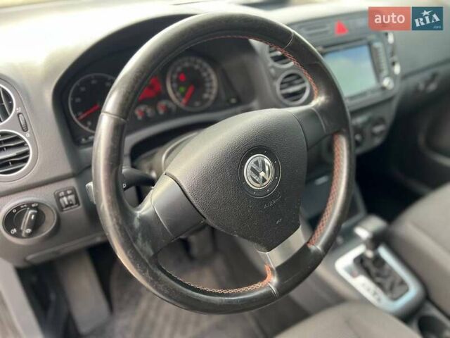 Черный Фольксваген Гольф Плюс, объемом двигателя 1.6 л и пробегом 269 тыс. км за 5950 $, фото 26 на Automoto.ua