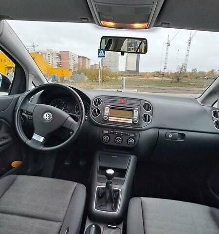 Черный Фольксваген Гольф Плюс, объемом двигателя 1.6 л и пробегом 192 тыс. км за 6850 $, фото 13 на Automoto.ua