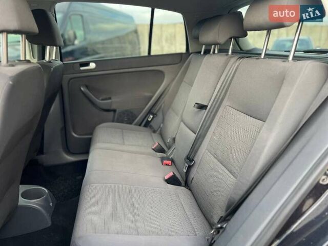 Черный Фольксваген Гольф Плюс, объемом двигателя 1.6 л и пробегом 269 тыс. км за 5950 $, фото 18 на Automoto.ua