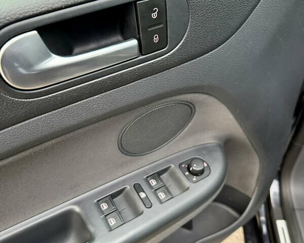 Черный Фольксваген Гольф Плюс, объемом двигателя 1.6 л и пробегом 190 тыс. км за 6900 $, фото 22 на Automoto.ua