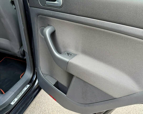 Черный Фольксваген Гольф Плюс, объемом двигателя 1.6 л и пробегом 190 тыс. км за 6900 $, фото 26 на Automoto.ua