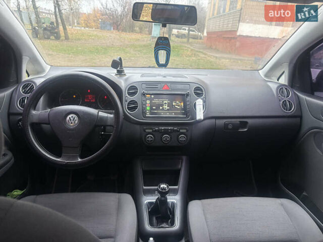 Черный Фольксваген Гольф Плюс, объемом двигателя 2 л и пробегом 207 тыс. км за 7500 $, фото 5 на Automoto.ua