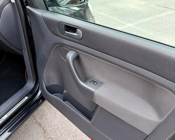 Черный Фольксваген Гольф Плюс, объемом двигателя 1.6 л и пробегом 190 тыс. км за 6900 $, фото 25 на Automoto.ua