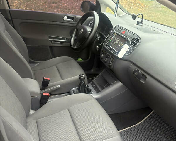 Черный Фольксваген Гольф Плюс, объемом двигателя 2 л и пробегом 207 тыс. км за 7500 $, фото 8 на Automoto.ua