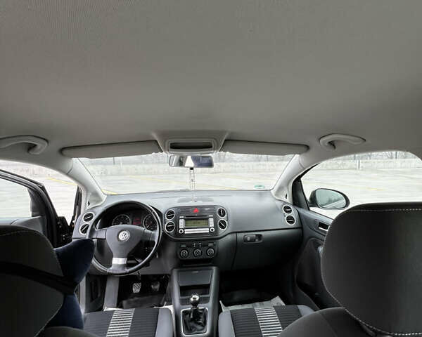 Черный Фольксваген Гольф Плюс, объемом двигателя 1.9 л и пробегом 308 тыс. км за 5699 $, фото 17 на Automoto.ua