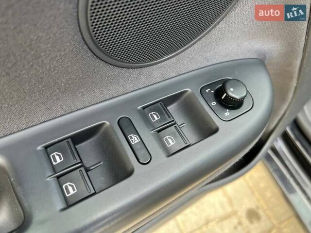 Черный Фольксваген Гольф Плюс, объемом двигателя 1.6 л и пробегом 269 тыс. км за 5950 $, фото 23 на Automoto.ua