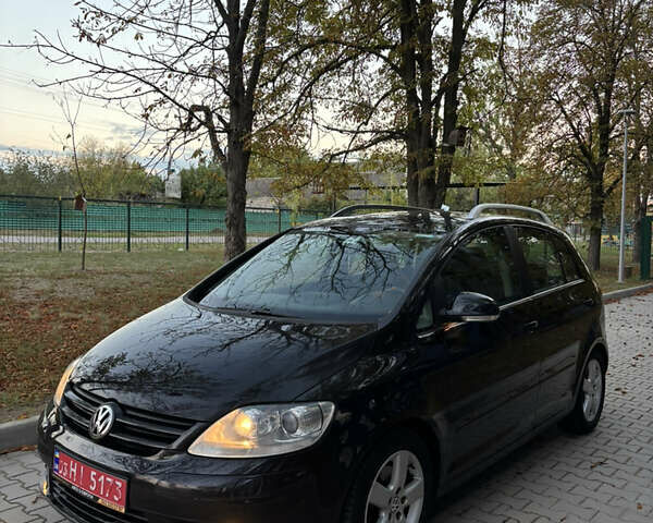 Черный Фольксваген Гольф Плюс, объемом двигателя 1.6 л и пробегом 71 тыс. км за 7699 $, фото 2 на Automoto.ua