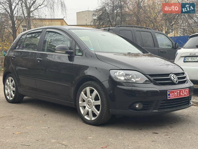 Черный Фольксваген Гольф Плюс, объемом двигателя 1.6 л и пробегом 245 тыс. км за 5500 $, фото 3 на Automoto.ua