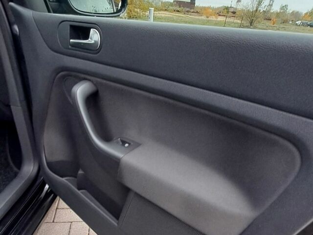 Черный Фольксваген Гольф Плюс, объемом двигателя 1.6 л и пробегом 192 тыс. км за 6850 $, фото 22 на Automoto.ua