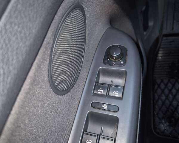 Черный Фольксваген Гольф Плюс, объемом двигателя 2 л и пробегом 243 тыс. км за 6800 $, фото 13 на Automoto.ua