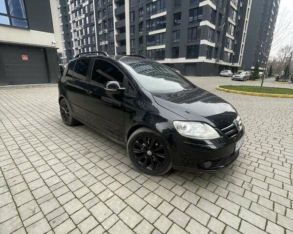 Черный Фольксваген Гольф Плюс, объемом двигателя 2 л и пробегом 267 тыс. км за 7800 $, фото 10 на Automoto.ua