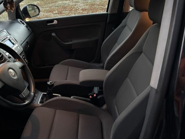 Чорний Фольксваген Golf Plus, об'ємом двигуна 1.6 л та пробігом 71 тис. км за 7100 $, фото 11 на Automoto.ua