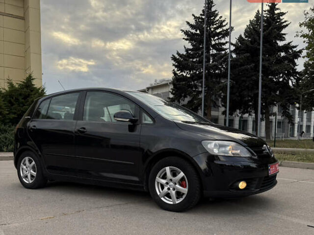 Черный Фольксваген Гольф Плюс, объемом двигателя 1.6 л и пробегом 190 тыс. км за 6900 $, фото 2 на Automoto.ua