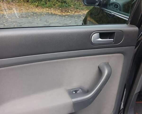 Черный Фольксваген Гольф Плюс, объемом двигателя 1.6 л и пробегом 174 тыс. км за 6399 $, фото 27 на Automoto.ua