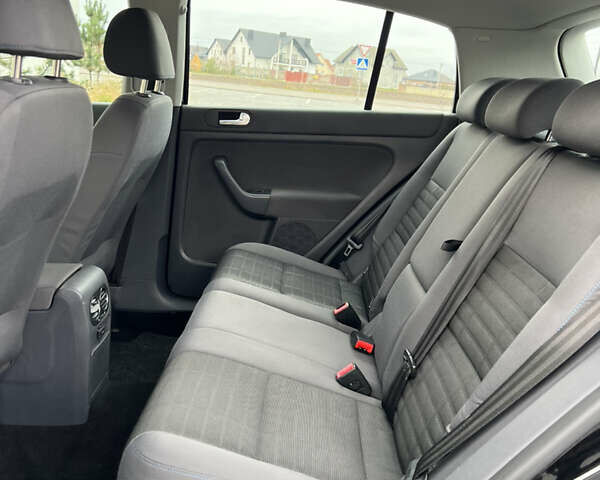 Черный Фольксваген Гольф Плюс, объемом двигателя 1.6 л и пробегом 249 тыс. км за 5850 $, фото 64 на Automoto.ua