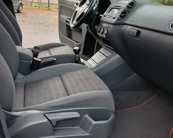 Черный Фольксваген Гольф Плюс, объемом двигателя 1.6 л и пробегом 174 тыс. км за 6399 $, фото 21 на Automoto.ua