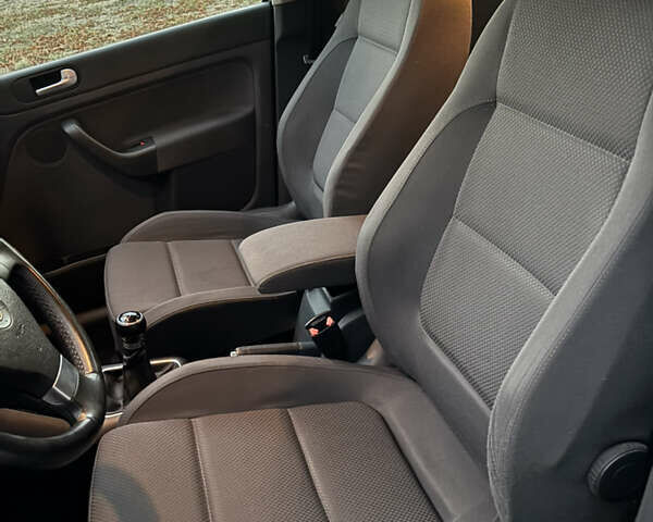 Черный Фольксваген Гольф Плюс, объемом двигателя 1.6 л и пробегом 71 тыс. км за 7699 $, фото 11 на Automoto.ua