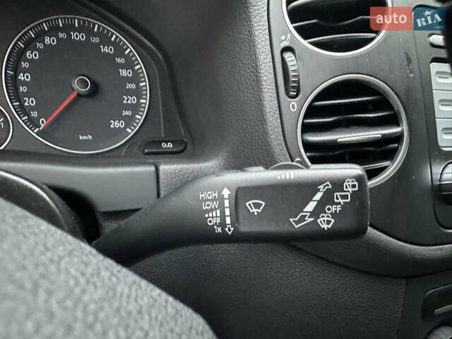 Черный Фольксваген Гольф Плюс, объемом двигателя 1.6 л и пробегом 165 тыс. км за 7350 $, фото 48 на Automoto.ua