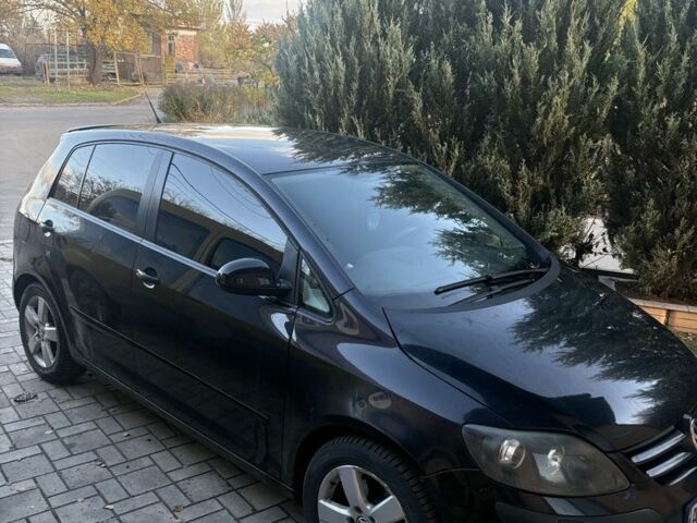 Черный Фольксваген Гольф Плюс, объемом двигателя 2 л и пробегом 207 тыс. км за 7500 $, фото 2 на Automoto.ua