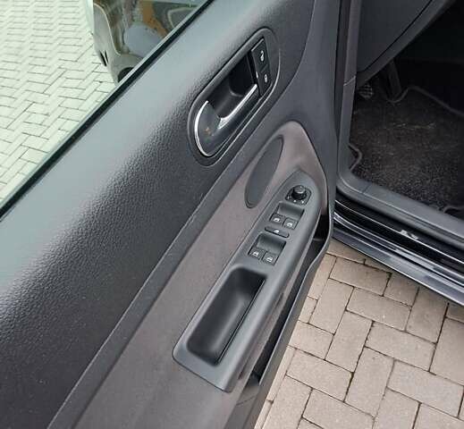 Черный Фольксваген Гольф Плюс, объемом двигателя 1.6 л и пробегом 193 тыс. км за 6650 $, фото 11 на Automoto.ua