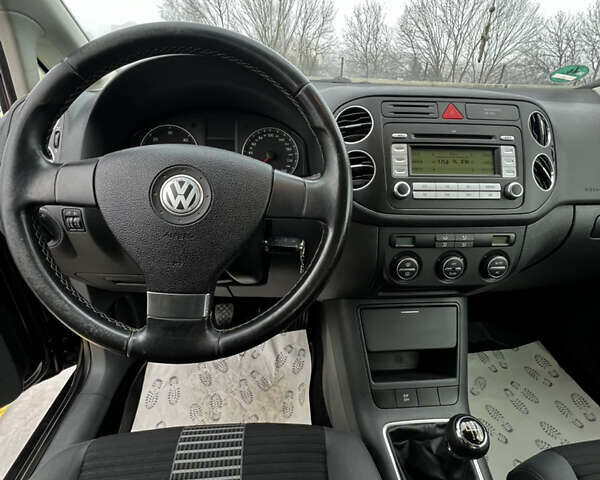 Черный Фольксваген Гольф Плюс, объемом двигателя 1.9 л и пробегом 308 тыс. км за 5699 $, фото 20 на Automoto.ua