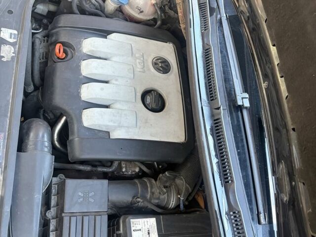 Черный Фольксваген Гольф Плюс, объемом двигателя 2 л и пробегом 207 тыс. км за 7500 $, фото 6 на Automoto.ua