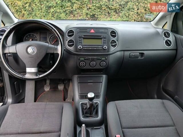 Черный Фольксваген Гольф Плюс, объемом двигателя 1.6 л и пробегом 174 тыс. км за 6399 $, фото 25 на Automoto.ua