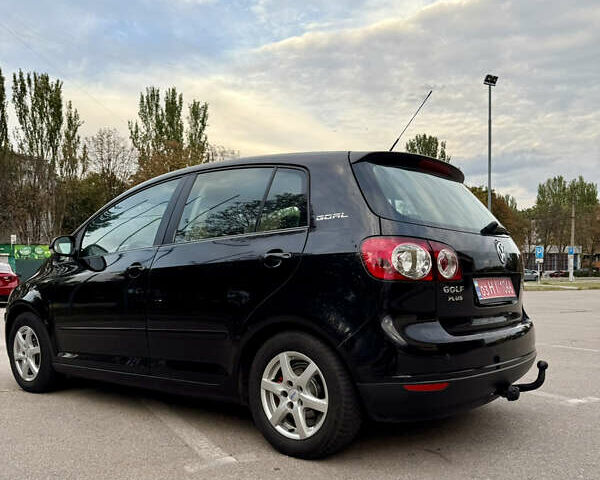 Черный Фольксваген Гольф Плюс, объемом двигателя 1.6 л и пробегом 190 тыс. км за 6900 $, фото 10 на Automoto.ua