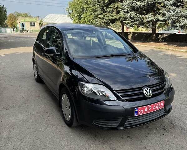 Черный Фольксваген Гольф Плюс, объемом двигателя 1.6 л и пробегом 204 тыс. км за 5800 $, фото 1 на Automoto.ua
