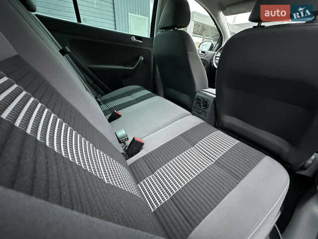 Черный Фольксваген Гольф Плюс, объемом двигателя 1.6 л и пробегом 165 тыс. км за 7350 $, фото 61 на Automoto.ua