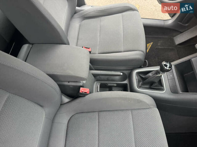 Черный Фольксваген Гольф Плюс, объемом двигателя 1.6 л и пробегом 245 тыс. км за 5500 $, фото 22 на Automoto.ua