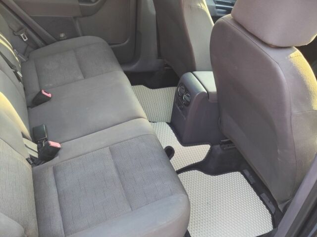 Черный Фольксваген Гольф Плюс, объемом двигателя 1.6 л и пробегом 186 тыс. км за 4999 $, фото 10 на Automoto.ua