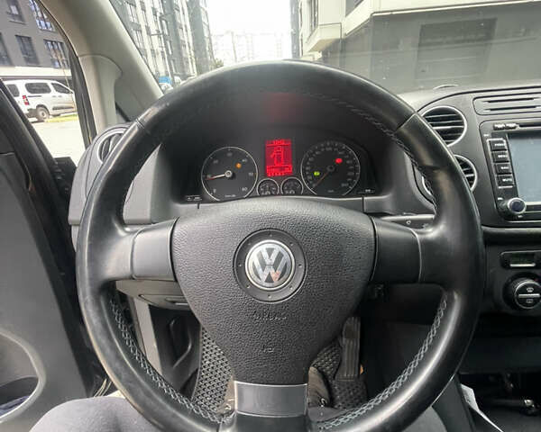 Черный Фольксваген Гольф Плюс, объемом двигателя 2 л и пробегом 267 тыс. км за 7800 $, фото 19 на Automoto.ua