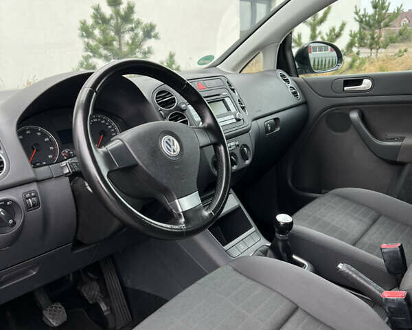 Черный Фольксваген Гольф Плюс, объемом двигателя 1.6 л и пробегом 249 тыс. км за 5850 $, фото 43 на Automoto.ua