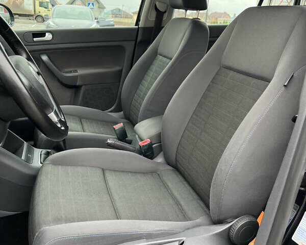 Черный Фольксваген Гольф Плюс, объемом двигателя 1.6 л и пробегом 249 тыс. км за 5850 $, фото 45 на Automoto.ua