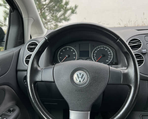 Черный Фольксваген Гольф Плюс, объемом двигателя 1.6 л и пробегом 249 тыс. км за 5850 $, фото 56 на Automoto.ua