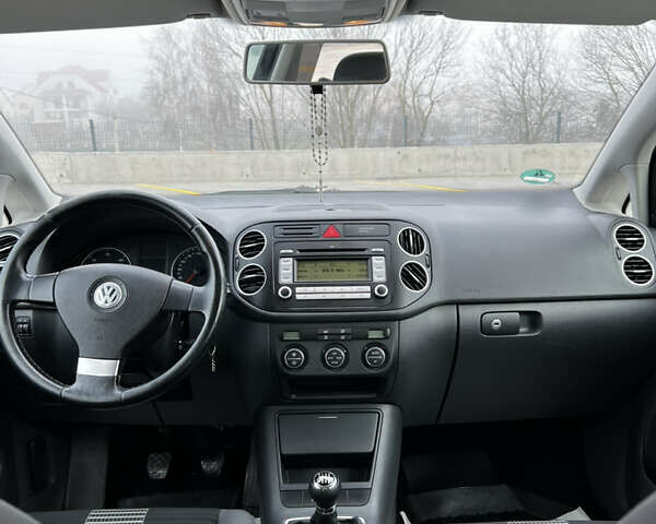 Черный Фольксваген Гольф Плюс, объемом двигателя 1.9 л и пробегом 308 тыс. км за 5699 $, фото 19 на Automoto.ua