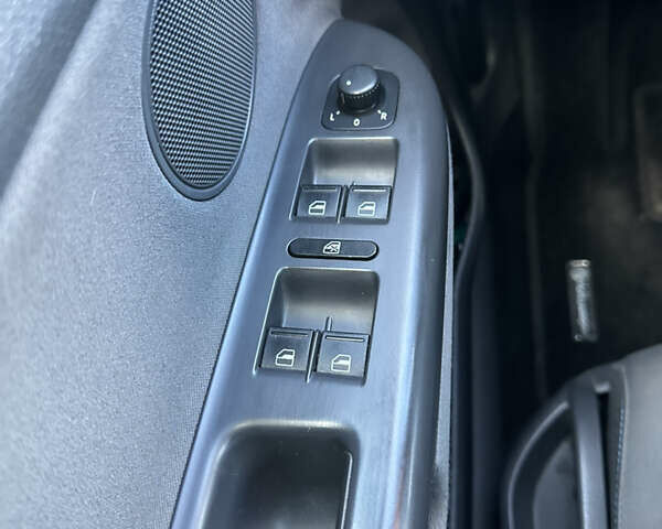 Чорний Фольксваген Golf Plus, об'ємом двигуна 1.6 л та пробігом 204 тис. км за 6300 $, фото 12 на Automoto.ua