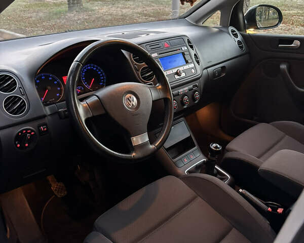 Черный Фольксваген Гольф Плюс, объемом двигателя 1.6 л и пробегом 71 тыс. км за 7699 $, фото 10 на Automoto.ua