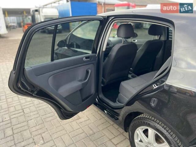 Черный Фольксваген Гольф Плюс, объемом двигателя 1.6 л и пробегом 269 тыс. км за 5950 $, фото 13 на Automoto.ua
