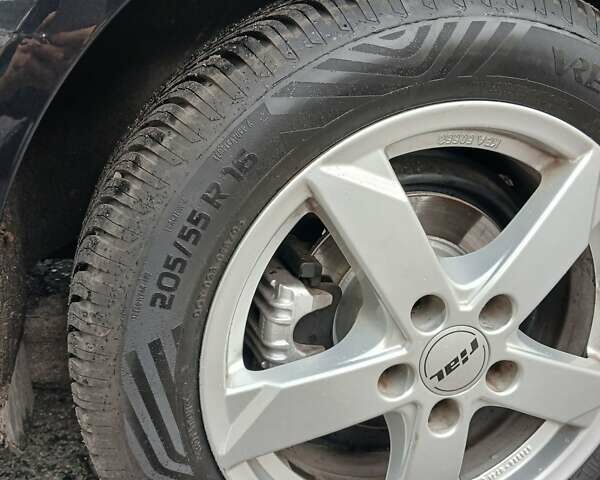 Черный Фольксваген Гольф Плюс, объемом двигателя 1.6 л и пробегом 174 тыс. км за 6399 $, фото 19 на Automoto.ua