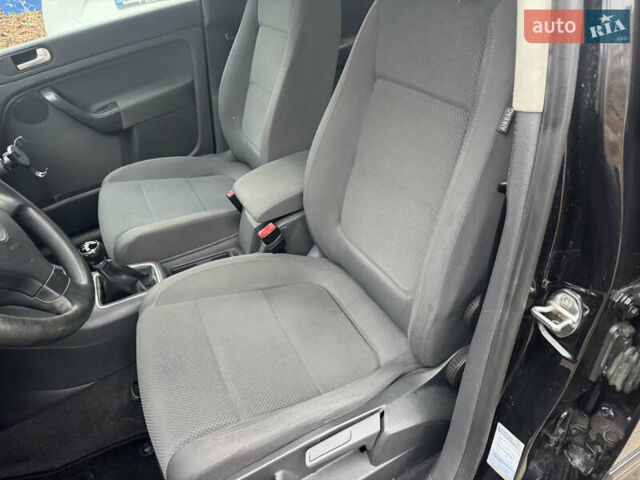 Черный Фольксваген Гольф Плюс, объемом двигателя 1.6 л и пробегом 245 тыс. км за 5500 $, фото 23 на Automoto.ua