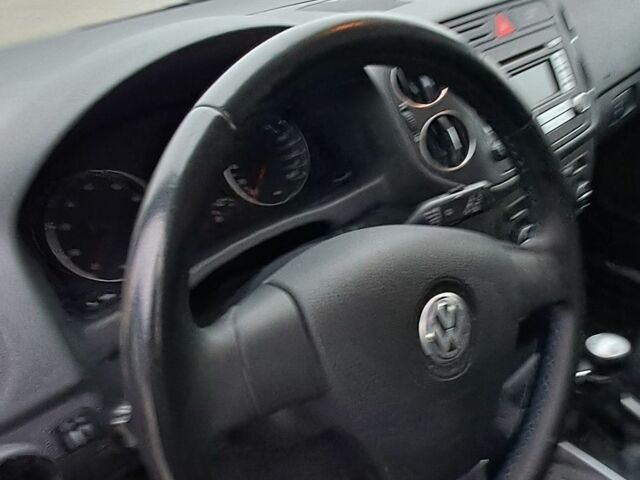 Черный Фольксваген Гольф Плюс, объемом двигателя 1.6 л и пробегом 192 тыс. км за 6850 $, фото 13 на Automoto.ua