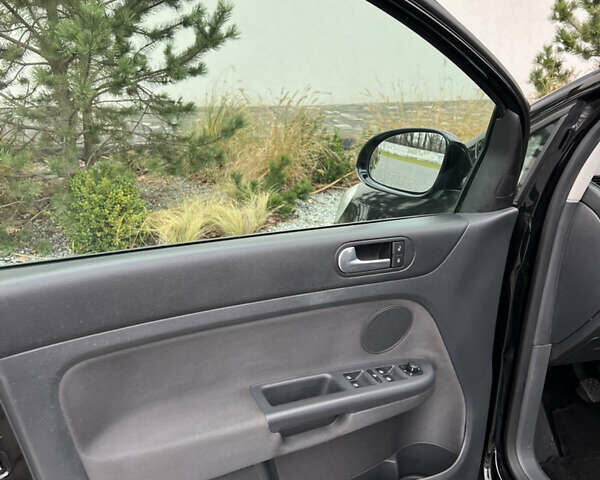 Черный Фольксваген Гольф Плюс, объемом двигателя 1.6 л и пробегом 249 тыс. км за 5850 $, фото 39 на Automoto.ua