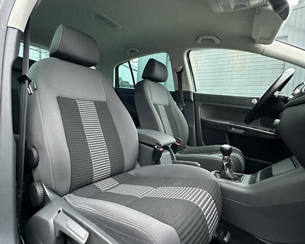 Черный Фольксваген Гольф Плюс, объемом двигателя 1.6 л и пробегом 165 тыс. км за 7350 $, фото 62 на Automoto.ua