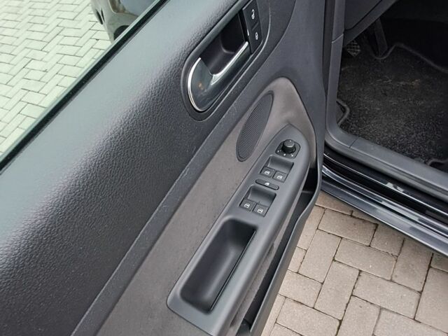 Черный Фольксваген Гольф Плюс, объемом двигателя 1.6 л и пробегом 192 тыс. км за 6850 $, фото 16 на Automoto.ua