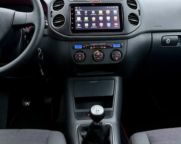 Черный Фольксваген Гольф Плюс, объемом двигателя 1.6 л и пробегом 190 тыс. км за 6900 $, фото 16 на Automoto.ua